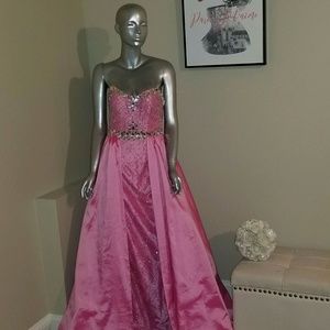 Stunning Jonathan Kayne Gown